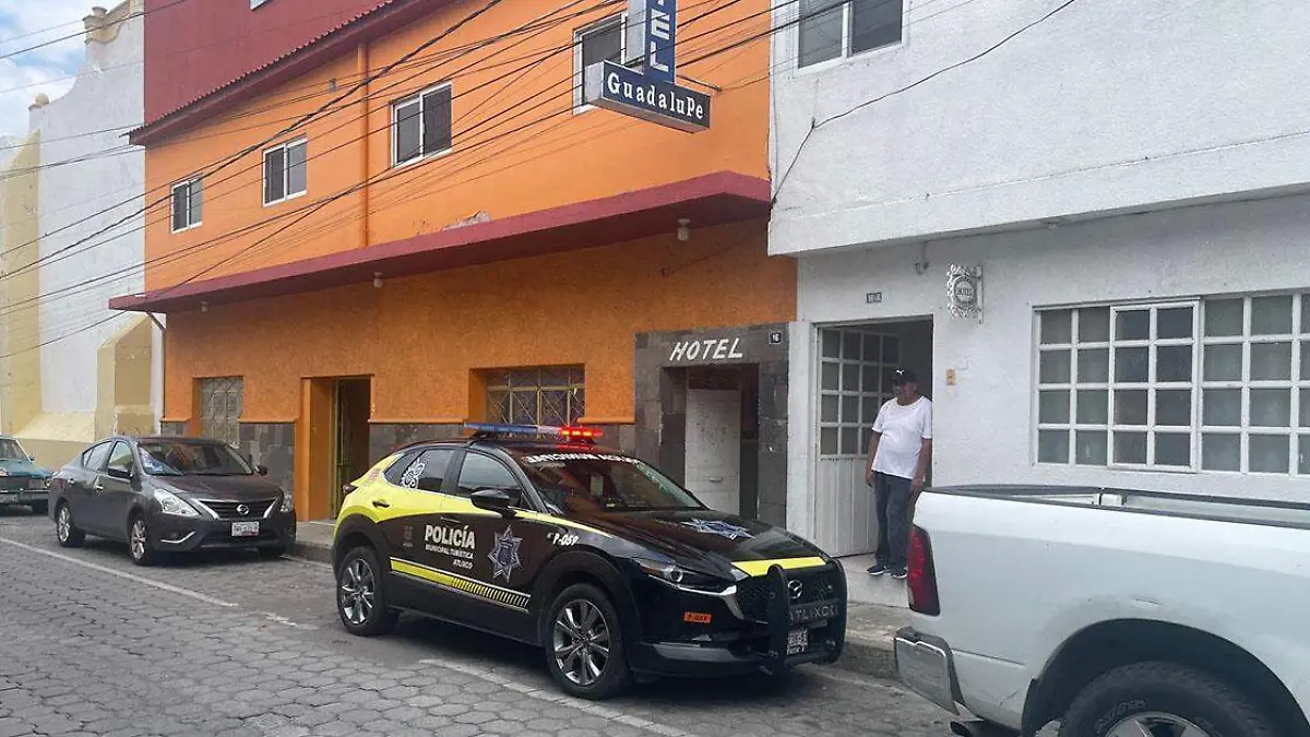 Un masculino de aproximadamente 50 años de edad, fue hallado sin vida al interior de un hotel en Atlixco